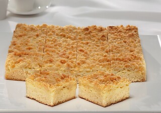 BUTTERSTREUSEL-​BLECHKUCHEN 