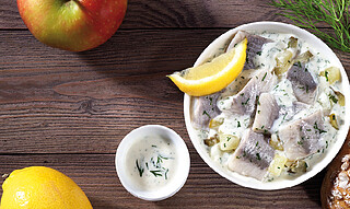 Emder Matjesfilets Gurk.​-Dill-​Aufguss 