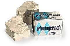 Frisch-​Hefe in Würfeln 