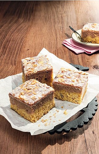 NUSS-​KARAMELL-​BLECHKUCHEN 